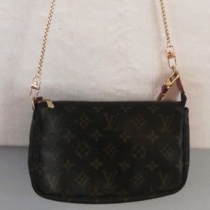 Louis Vuitton Monogram pochette
